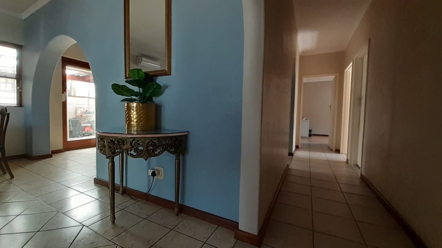 4 Bedroom Property for Sale in Wetton Western Cape